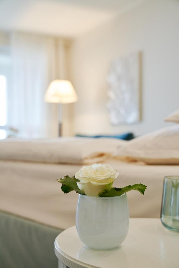 Strandhotel Duenenmeer - Adults Only オストゼーバート・ディアーハーゲン エクステリア 写真