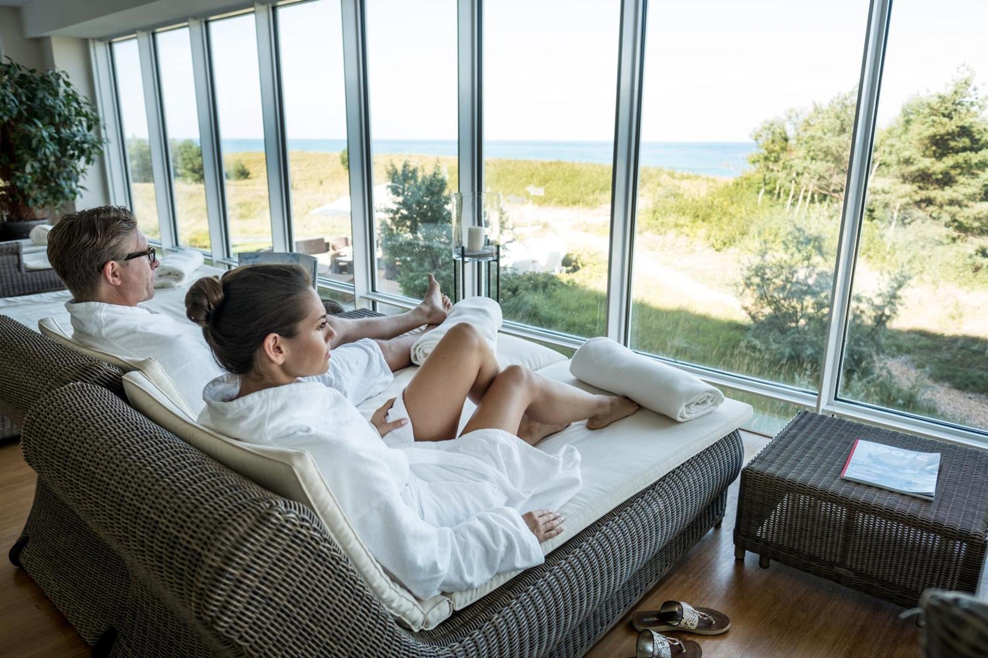 Strandhotel Duenenmeer - Adults Only オストゼーバート・ディアーハーゲン エクステリア 写真